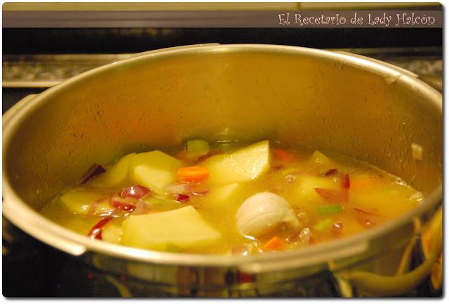 Guiso de perca y patatas al vino blanco