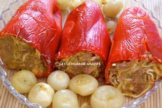 PIMIENTOS RELLENOS DE PATO, VERDURAS Y FIDEOS CHINOS