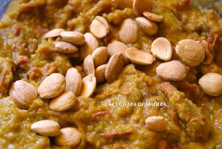 PIMIENTOS RELLENOS DE PATO, VERDURAS Y FIDEOS CHINOS
