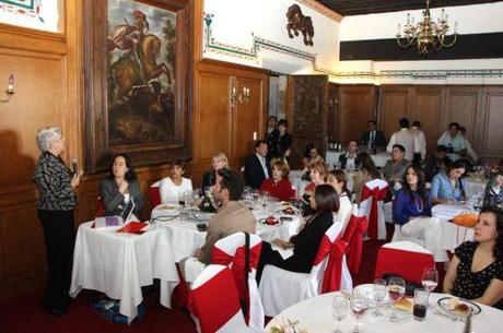 La reconocida analista de Moda Anna Fusoni impartió la conferencia “Posicionamiento Sustentable de la Moda” 83aenKOg9gAH3srjdceIgBj-LBahcF00Ba1TgK09JYk