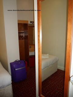 221.- Hotel St. George´s Inn Victoria - Londres