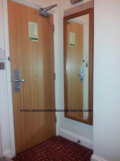 221.- Hotel St. George´s Inn Victoria - Londres