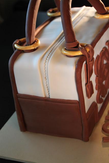 Tarta de cumpleaños de bolso de Loewe