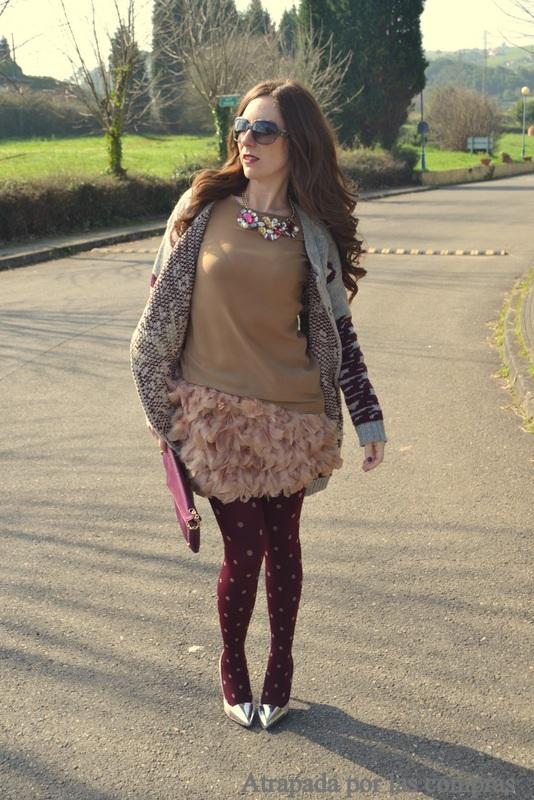 FALDA DE PLUMAS Y MAXI CARDIGAN