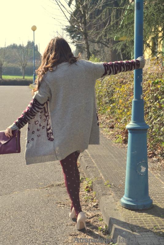 FALDA DE PLUMAS Y MAXI CARDIGAN