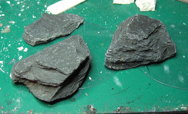 James Wappel Miniature Painting: Rock on!  Using more rocks to make rocks....