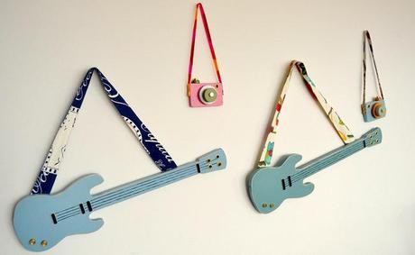 guitarras y cámaras de madera Macarena Bilbao: Juguetes de madera con un toque retro