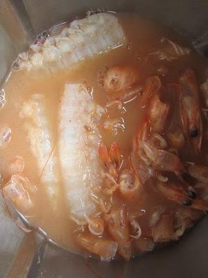 Albóndigas de rape y langostinos