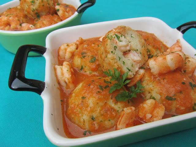 Albóndigas de rape y langostinos