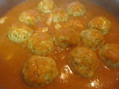 Albóndigas de rape y langostinos