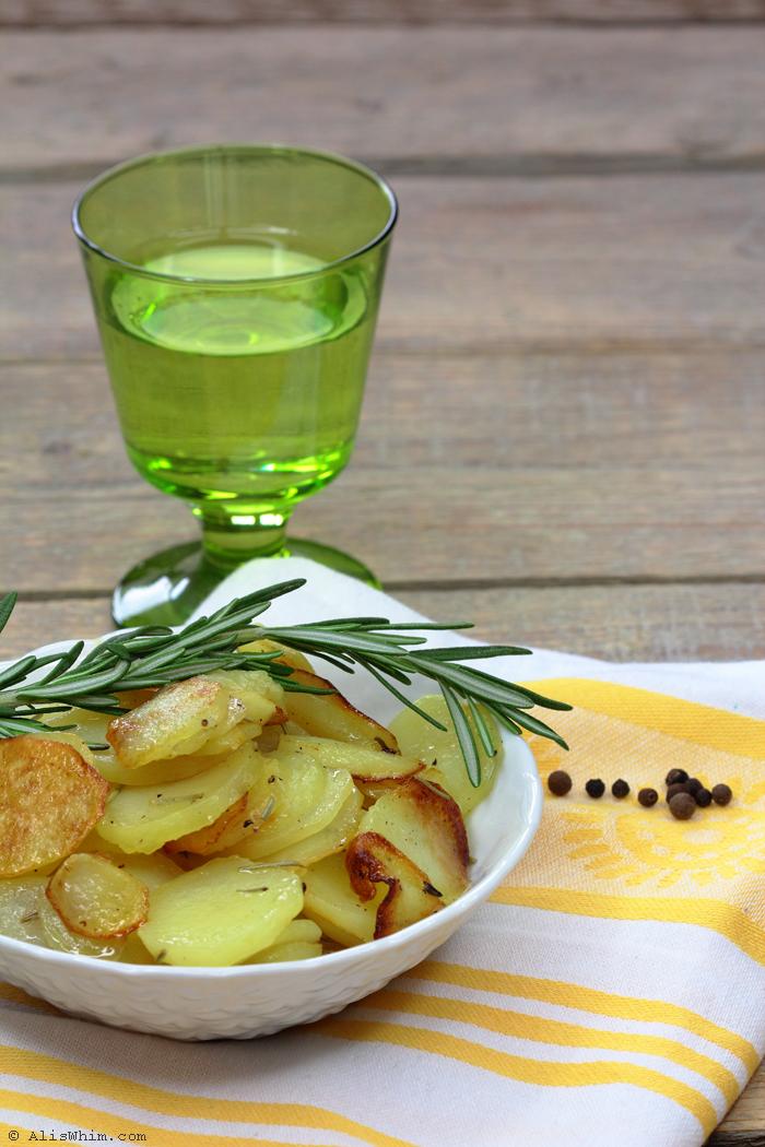 Fried potatoes with rosemary