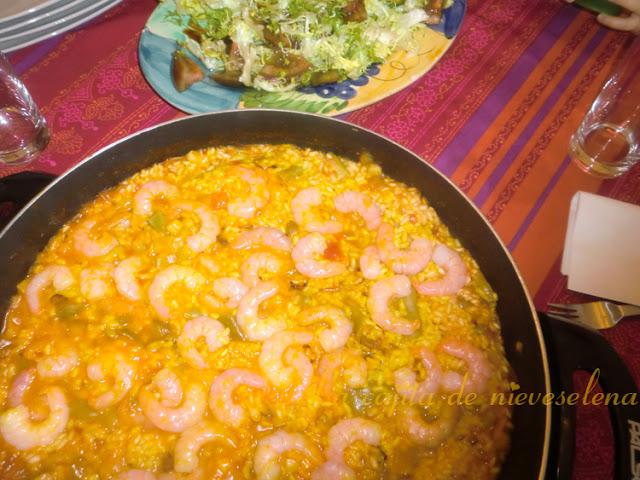 Arroz con langostinos y cebolleta