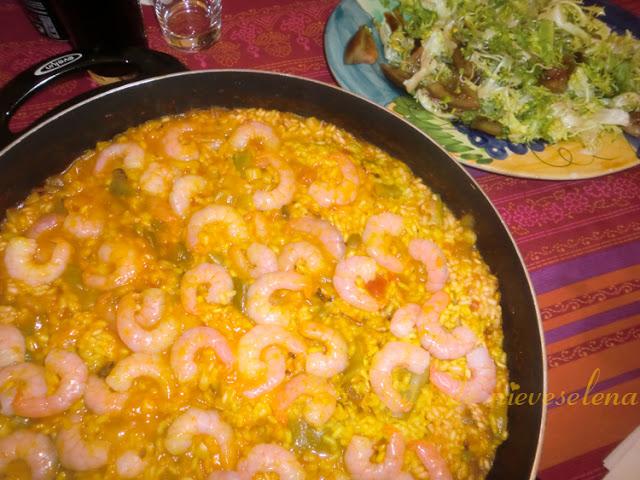 Arroz con langostinos y cebolleta