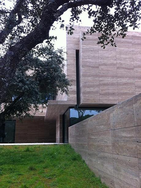 Finalizada la fachada de una vivienda unifamiliar situada en Pozuelo de Alarcón, Madrid