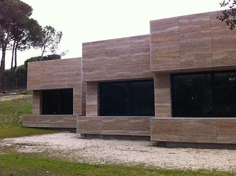 Finalizada la fachada de una vivienda unifamiliar situada en Pozuelo de Alarcón, Madrid