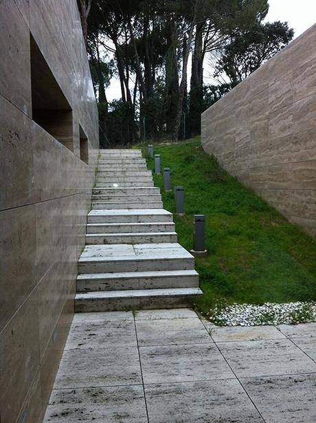 Finalizada la fachada de una vivienda unifamiliar situada en Pozuelo de Alarcón, Madrid