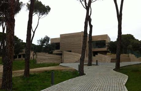 Finalizada la fachada de una vivienda unifamiliar situada en Pozuelo de Alarcón, Madrid