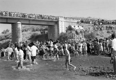 Cruzando el Viar por primera vez