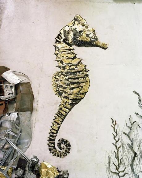 Vik Muniz y sus animales de residuos de metal