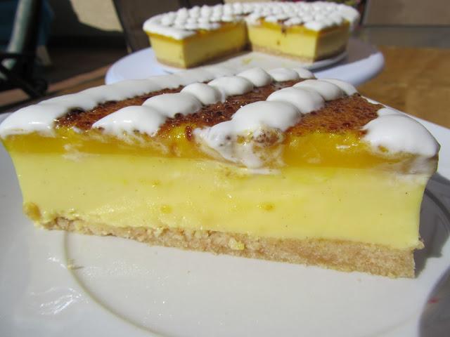 Tarta de crema de San José y yema