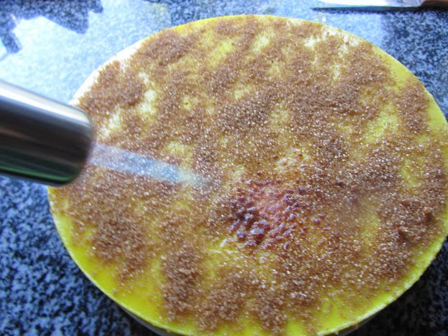 Tarta de crema de San José y yema