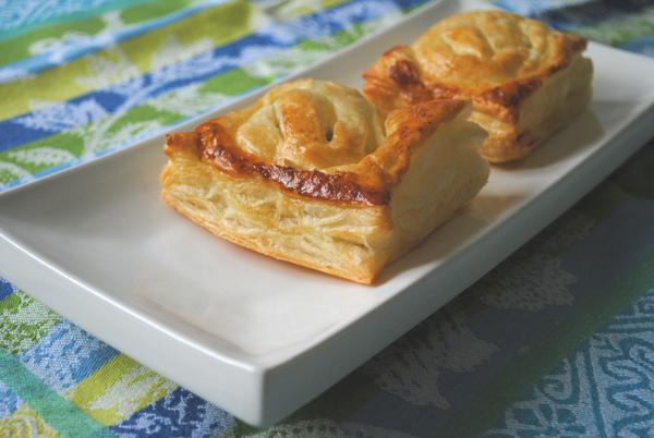 Hojaldres de puerros, foie y trufa