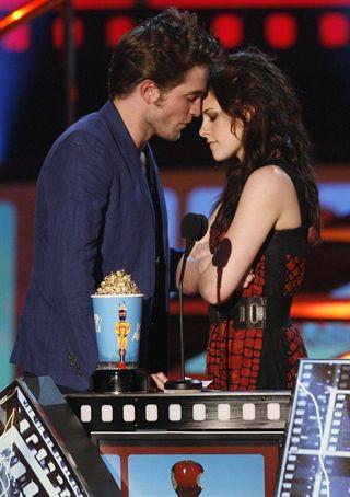 Robert Pattinson y Kristen Stewart se quedan sin nominación a 'Mejor beso' en los MTV Movie Award