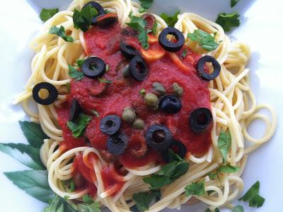 Spaguetti Con Tomate A La Mediterránea
