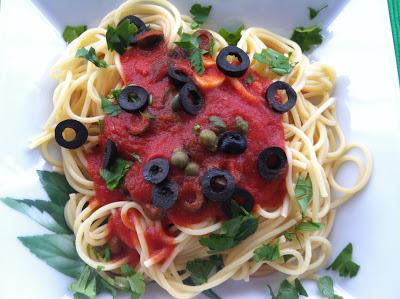 Spaguetti Con Tomate A La Mediterránea