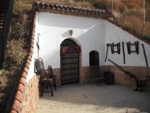 Afortunadamente, la localidad de Guadix es más conocida por sus casas cuevas que por acontecimientos como los que ocurrieron durante las 