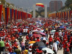 Cuerpo de Chávez será visto siempre en caja cristal.