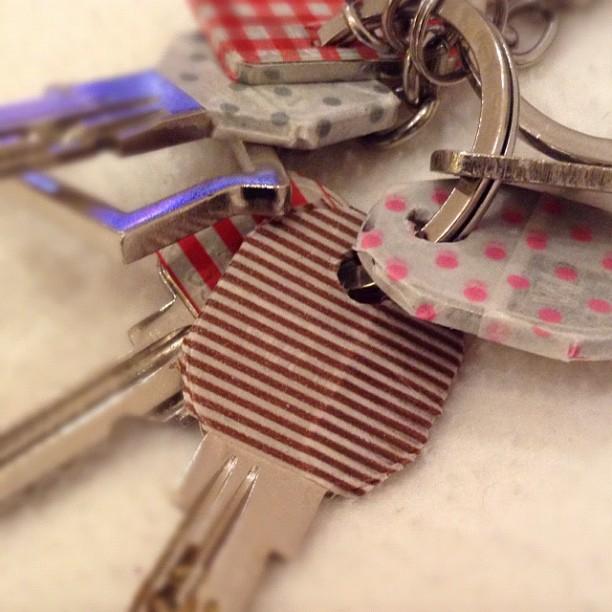personaliza tus llaves con washi tape - customize your keys with washi tape