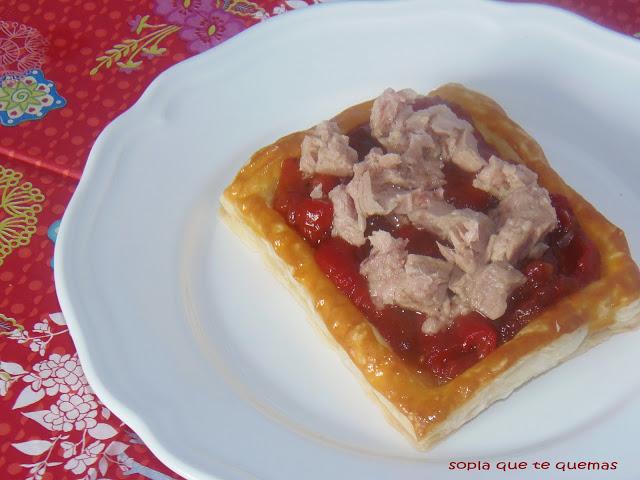BARQUITAS DE HOJALDRE CON CHUTNEY Y ATÚN