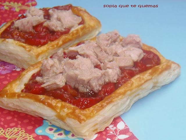 BARQUITAS DE HOJALDRE CON CHUTNEY Y ATÚN