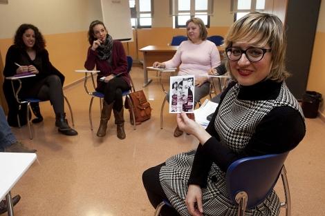 Profesora y alumnas del taller de literatura femenina. | Madero Cubero