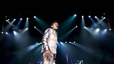 justin bieber se desmaya en escenario londres