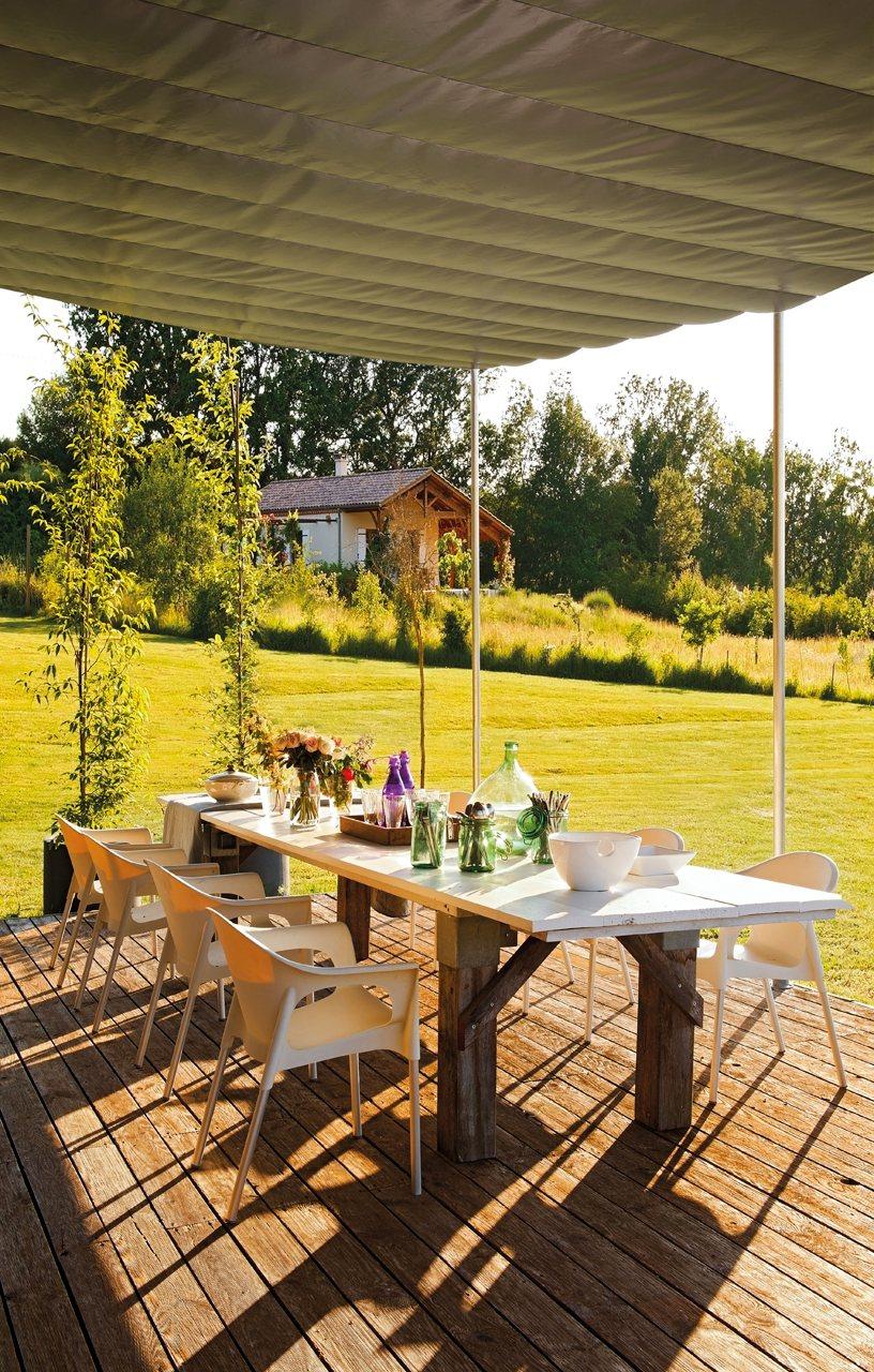 Una casa de madera con mucho estilo     /     A wooden house with style