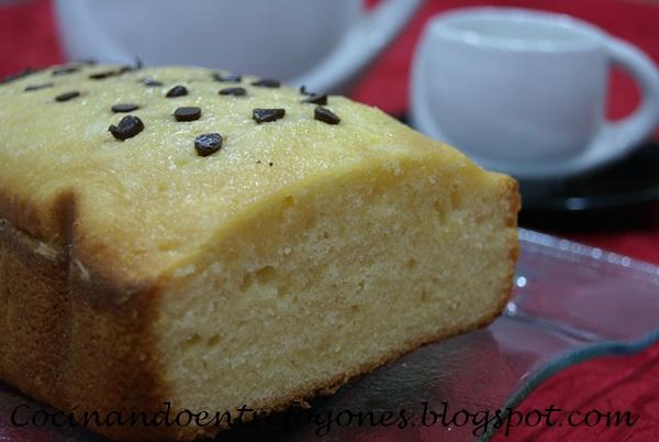 Bizcocho de Azahar y Limón con pepitas de Chocolate.