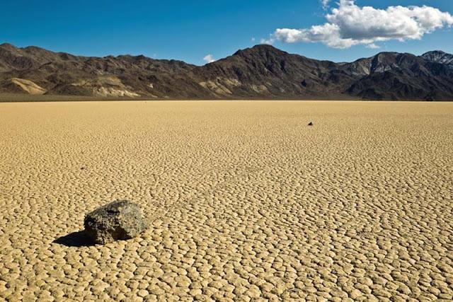 Maravillas de la naturaleza: las piedras que se mueven solas