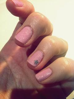 Otra de uñas by Mumu… a ver que os parecen. Otra de uñas by Mumu… a ver que os parecen.