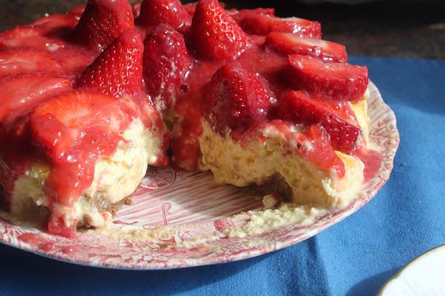 CHESCAKE DE FRESA CON CURRUSCOS ...UNA TENTACIÓN