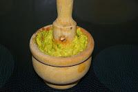 Vasitos de guacamole, queso fresco y salmon ahumado