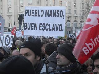 SOMOS LA GRIETA DE SU MURO