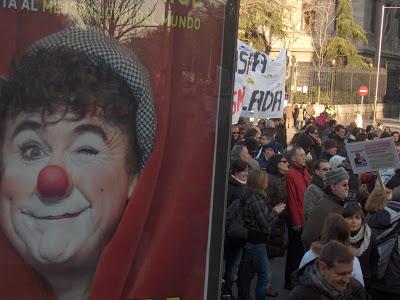 SOMOS LA GRIETA DE SU MURO