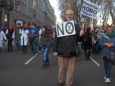 SOMOS LA GRIETA DE SU MURO
