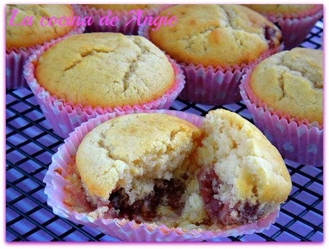 MUFFINS DE CHOCOLATE BLANCO Y MERMELADA