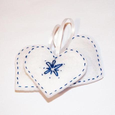 Corazones en fieltro