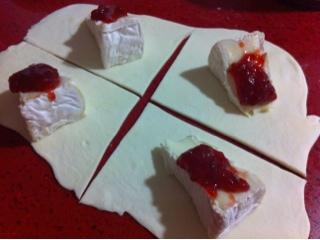 Pastela marroquí y camembert en hojaldre