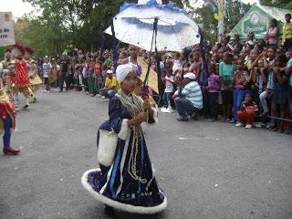 Neiba realizó su desfile de Carnaval 2013.