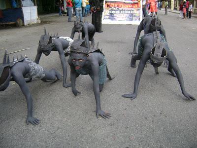 Neiba realizó su desfile de Carnaval 2013.